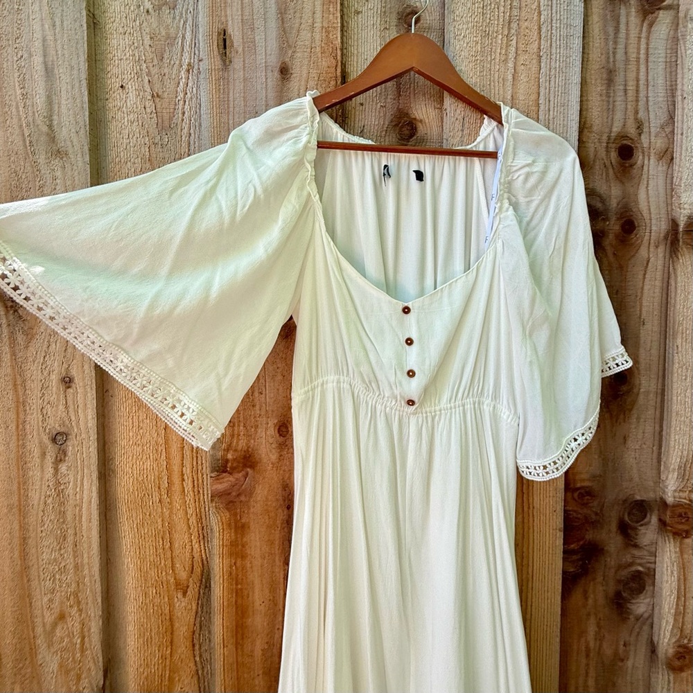 White Sweetheart Wide Three-Quarter Sleeve Handkerchief Dress 🌿 - Picture 3 of 9
